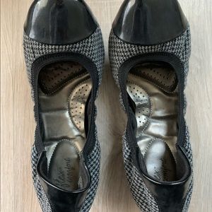 Comfort Flex Women’s 11 Wide Width Flat Shoes Black And Gray Fabric